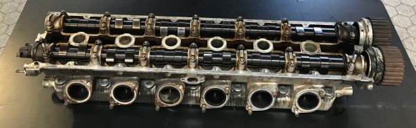 Cylinder Head right / Zylinderkopf rechts