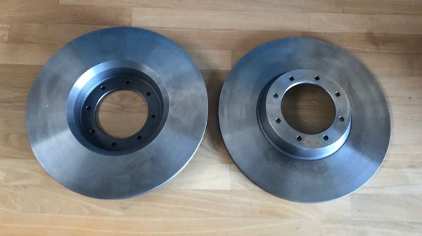 Pair of front brake discs / Paar vordere Bremssscheiben