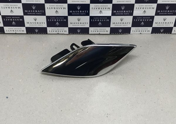 Maserati Quattroporte - Headlight Washer Plate right / Abdeckung Scheinwerferwaschanlage rechts