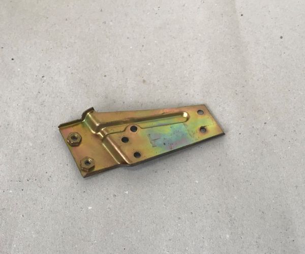 Bracket for Fuel Door Actuator / Halter für ZV Motor Tankklappe