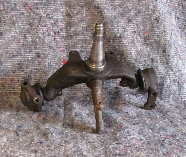 Axle Stud - right / Achsschenkel - rechts