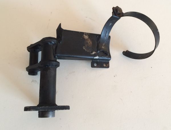 Bracket for Steering Fluid Reservoir / Halter für Behälter für Lenkflüssigkeit