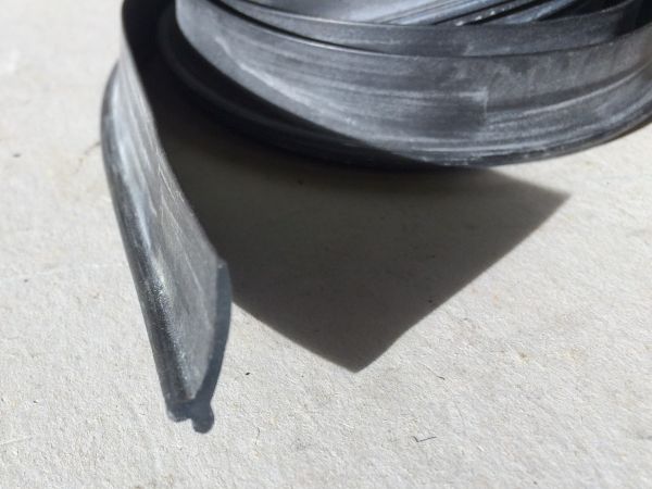 Pair Center Door Rubber / Paar Türgummis