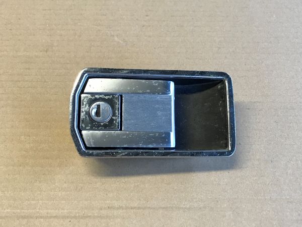 Outer Door Handle with Lock - right / Türgriff aussen mit Schloss - rechts