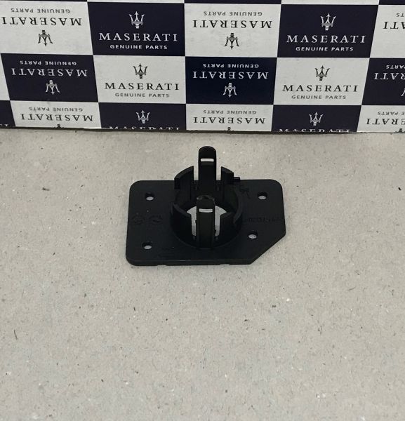 Maserati - Bracket for Parking Sensor / Halter für Park Sensor