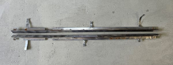 Maserati Mexico - Chrome Trim at Doorwindow (pair) / Chromleisten an Türfenster (Paar)