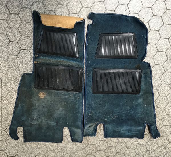 Pair of front Carpet Mats with Heel Tap Rubber / Paar vorder Fußmatten mit Kunststoffschonern
