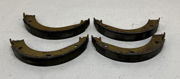 Set of Handbrake Shoes / Satz Handbremsbeläge