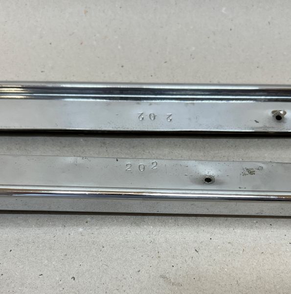 Maserati Mexico - Chrome Trim at Doorwindow (pair) / Chromleisten an Türfenster (Paar)