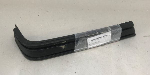 Rear Bumper Seal - left / Stoßstangen-Ecke - links