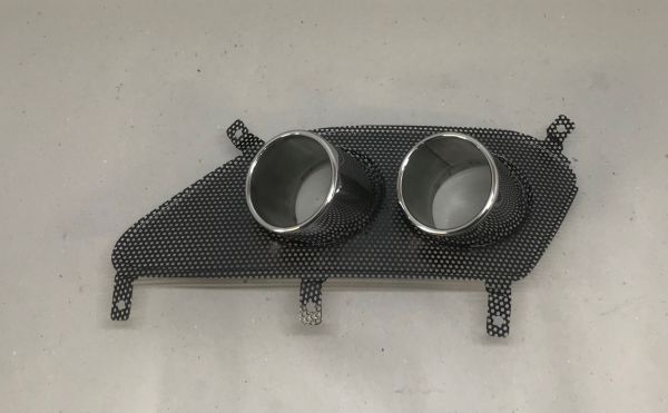 Grille around Exhaust - left / Grill um Auspuffendrohr - links