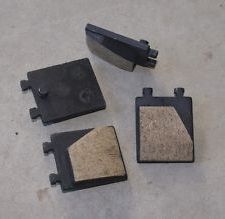 Set of 4 Handbrake Pads / Satz Handbremsbeläge (4)