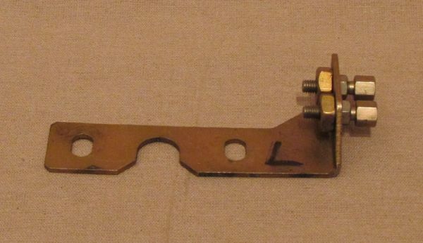 Bracket for Hood Release Cable - rear + left side front / Gegenhalter für Zug zur Haubenentriegelung