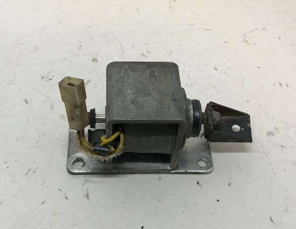 Electric Bonnet Opener / Elektrische Haubenentriegelung