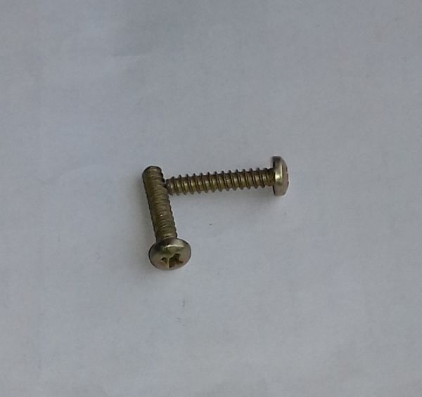 Screw at Frontspoiler / Schraube an Frontspoiler