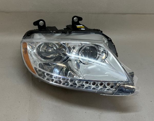 Maserati QP V - RH Front Head Lamp Bi-Xenon / Scheinwerfer vorn rechts