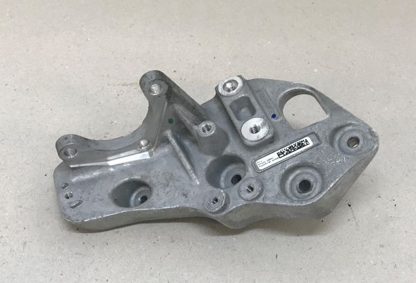 Bracket for Pump for Powersteering / Halter für Pumpe für Servolenkung