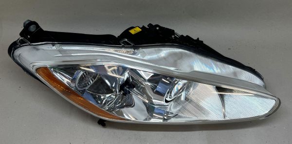 Maserati GranTurismo - RH Front Head Lamp Bi-Xenon / Scheinwerfer vorn rechts