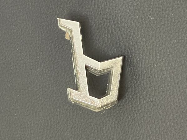 Bertone Emblem "b" - with Base / mit Unterlage