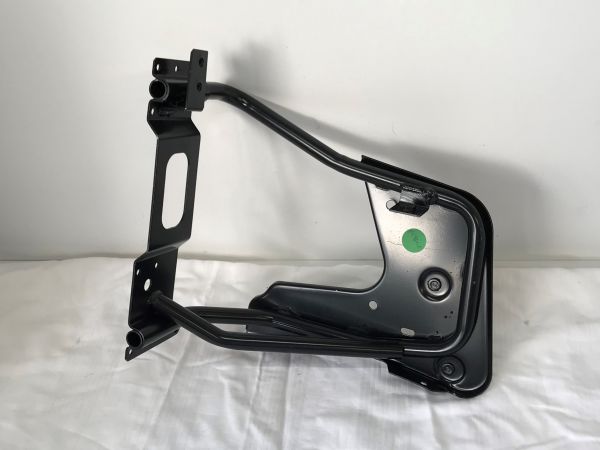 Headlight Supporting Bracket - Left / Scheinwerferhalterung Links