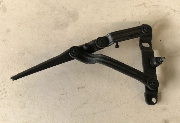 Front Hood Hinge - left / Haubenscharnier vorne links