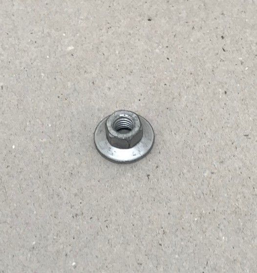 Nut / Mutter