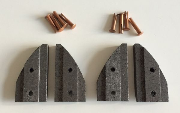 Set of Handbrake Pads (4 pcs) / Satz Handbremsbeläge (4 Stück)