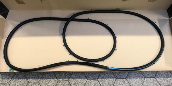 Rear Door Intermediate Gasket - Right / Mitteldichtung Tür Hinten Rechts