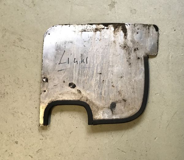 Cover at Front Spoiler in Wheel Arch - left / Verkleidung an Frontspoiler im Radkasten - links