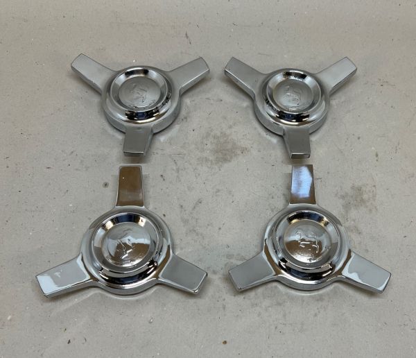 Set of 4 Knock-off Spinners / Satz mit 4 Zentralverschluss Muttern