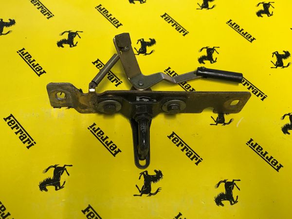 Rear Bonnet Catch / Heckdeckel Schlossfalle
