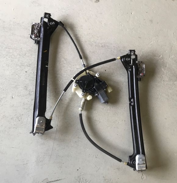 Window Lift w Motor - front left / Fensterheber Vorne Links mit Motor