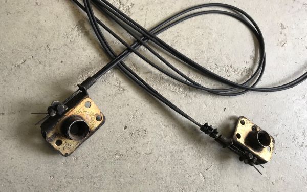Set of Front Hood Locks with Cables / Satz Haubenschlösser vorne mit Zügen