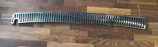 Air-Intake Chrome Grille under Windscreen / Lufteinlassgitter unter Windschutzscheibe