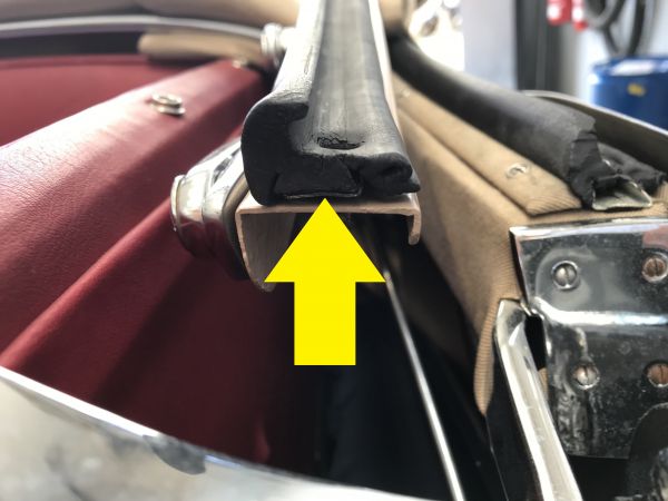 Rubber at Convertible Roof left + right / Seitliche Verdeckdichtungen