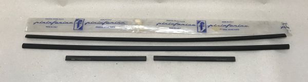 Plastic Moulding Set for Bonnet Grill / Kunststoffabdeckung für Grill in Fronthaube (Satz)