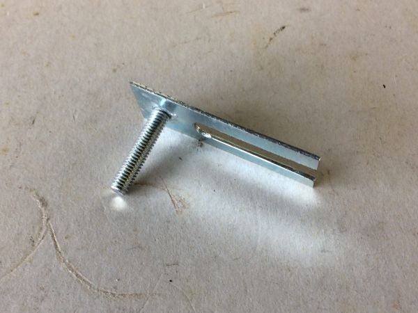 Bracket at End of Sill-Chrome / Befestigung am Ende der Schwellerleiste