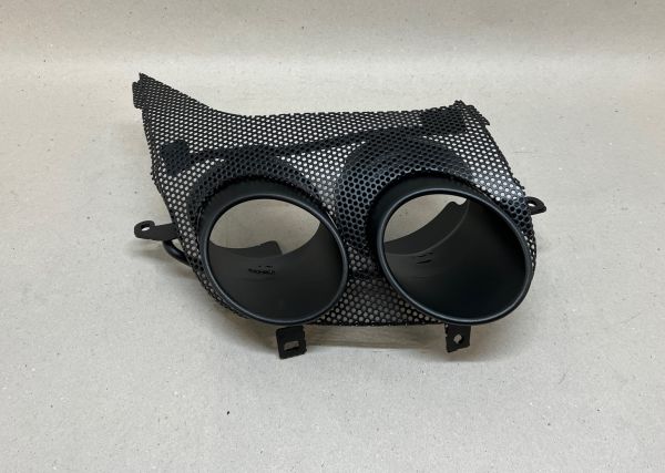 Maserati Levante - RH Rear Exhaust Grille / Auspuff-Grill hinten rechts