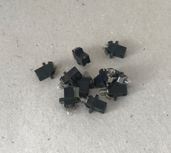 Bulb and Socket for Instruments / Birne mit Sockel für Instrumente