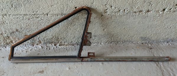 Vent Window Frame - left / Ausstellfenster-Rahmen - links