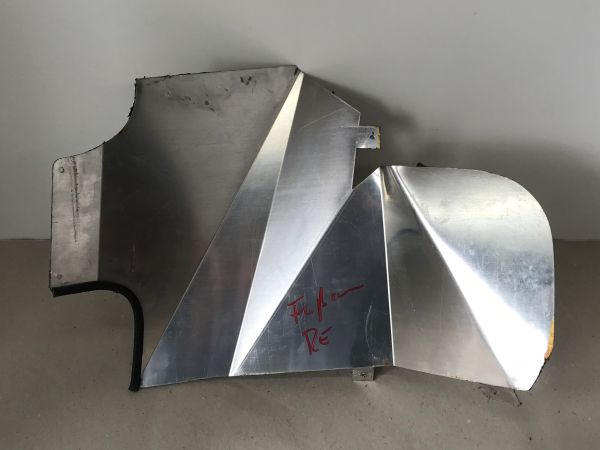 Cover in right footwell / Verkleidung rechter Fußraum