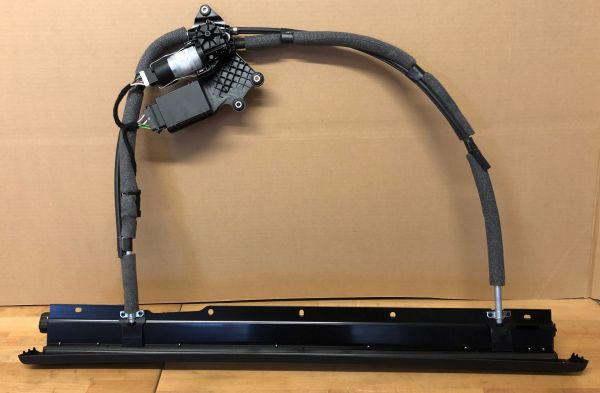 Rear RH Sunshade Assy, Black / Sonnenrollo hinten rechts schwarz