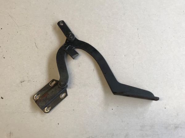 Rear Hood Hinge - left / Heckdeckel Scharnier - links