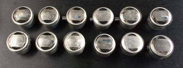 Set of 12 Pistons / Satz mit 12 Kolben