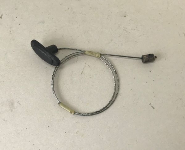 Emergency Cable for Engine Bonnet / Notzug für Motorhaube