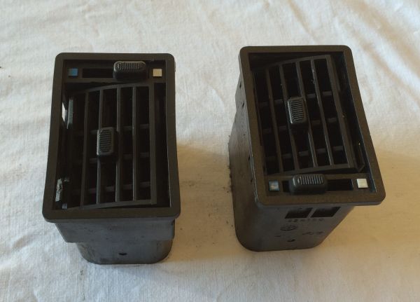 Pair of Air Outlets (L&R) / Satz Luftdüsen (L&R)