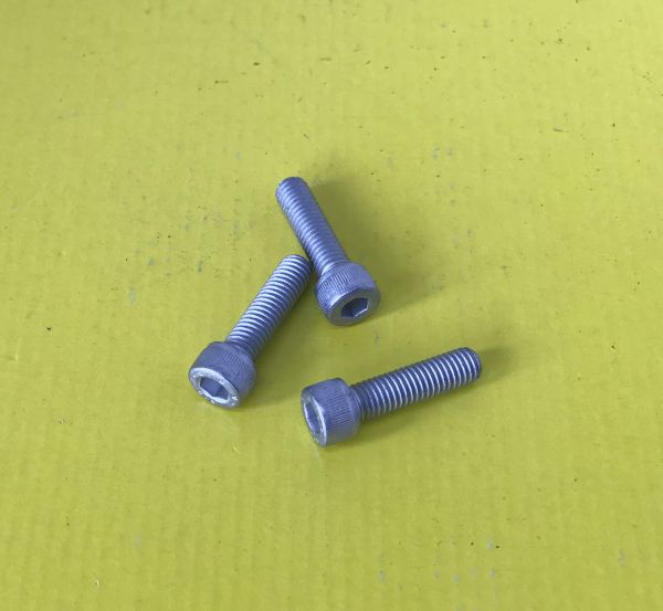 Screw / Schraube