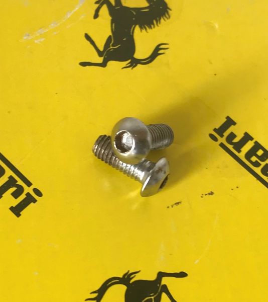 Screw / Schraube